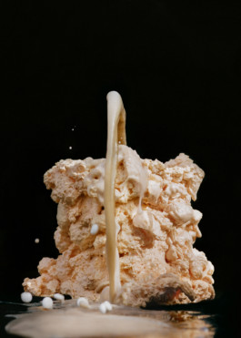 Easy-Center is a duo focusing on Scenography, Installation and Set Design