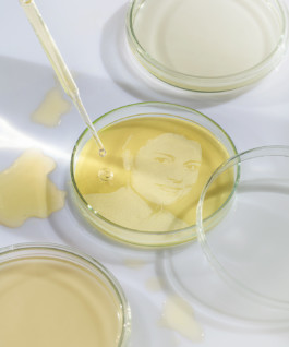 Easy-Center is a duo focusing on Scenography, Installation and Set Design