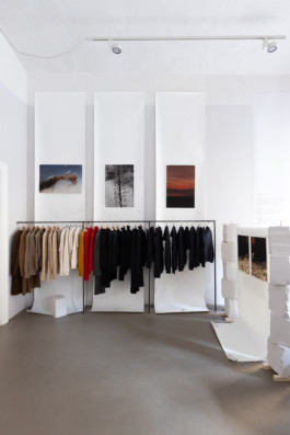 Easy-Center is a duo focusing on Scenography, Installation and Set Design